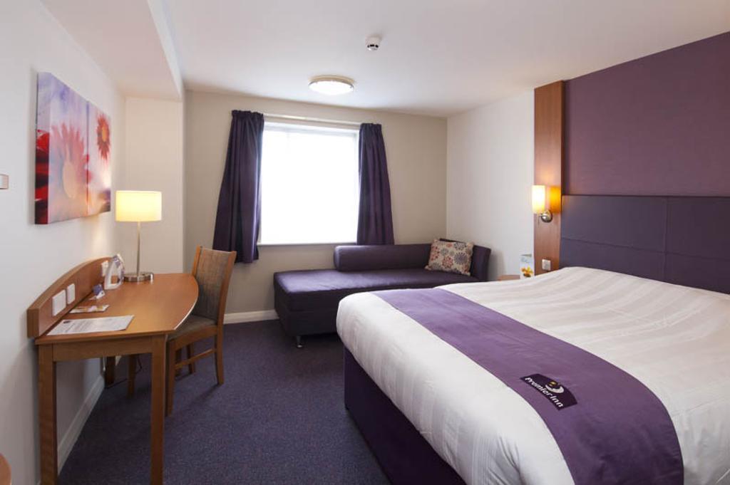 Premier Inn Manchester - Heaton Park Exterior foto