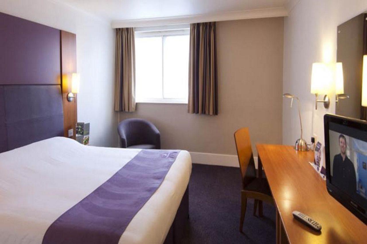 Premier Inn Manchester - Heaton Park Exterior foto